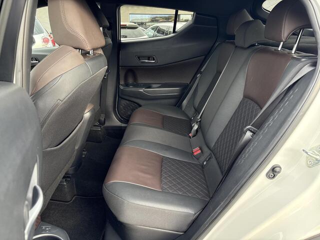 Toyota C-HR 1.8 Hybrid Executive Ultimate **DODEHOEK DETECTIE/ STUURVERWARMING/ JBL AUDIO/ PARKEERSENSOREN**