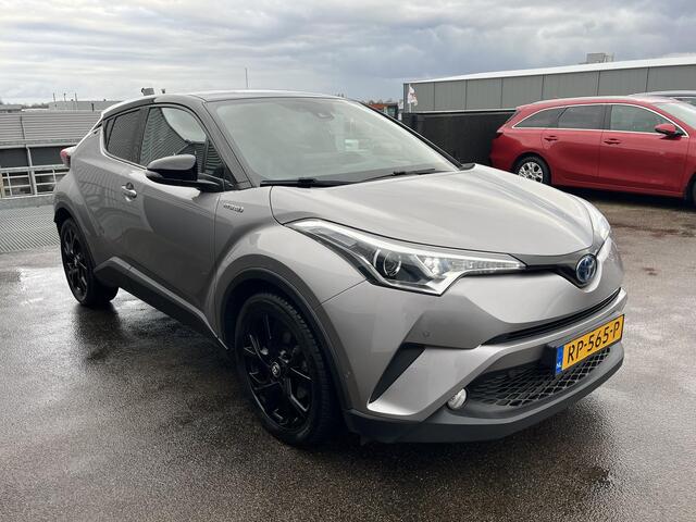 Toyota C-HR 1.8 Hybrid First Edition Automaat Zeer mooie in Nederland geleverde C-HR incl: Trekhaak, LM velgen, JBL, Cruise Control, Climate control, Dodehoek detectie, Full Map Navigatie