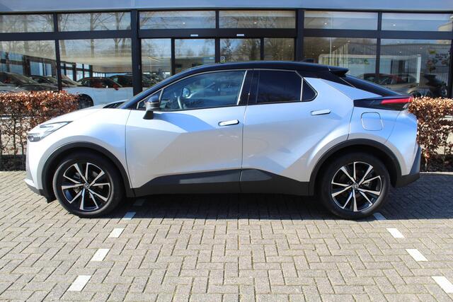 Toyota C-HR 1.8 Hybrid 140 First Edition Bi-Tone | Rijklaar | Apple/Android | Navi | Stoel-/Stuurverwarming | Dodehoekdetectie | Camera | Keyless | LED