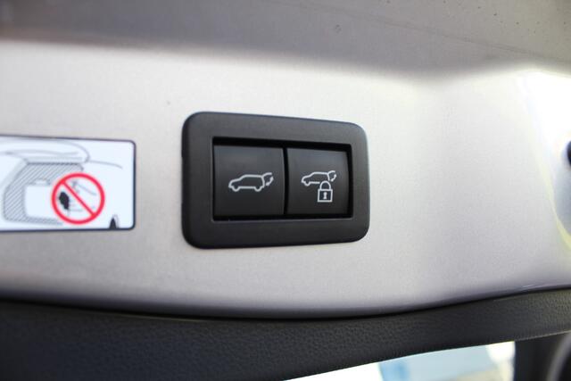 Toyota C-HR 1.8 Hybrid 140 First Edition Bi-Tone | Rijklaar | Apple/Android | Navi | Stoel-/Stuurverwarming | Dodehoekdetectie | Camera | Keyless | LED