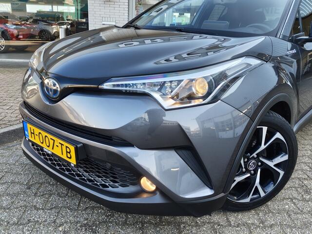 Toyota C-HR 1.8 Hybrid Dynamic Sport | Trekhaak | JBL | Navi | Alcantara/Lee
