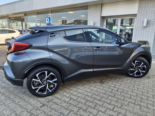Toyota C-HR 1.8 Hybrid Dynamic Sport | Trekhaak | JBL | Navi | Alcantara/Lee