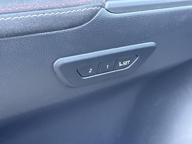 Toyota C-HR 2.0 Plug-in Hybrid 220 Black Edition **GEHEUGENSTOEL/ DODEHOEK DETECTIE/ PARKEERSENSOREN**