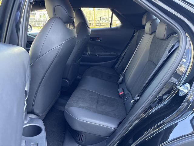 Toyota C-HR 2.0 Plug-in Hybrid 220 Black Edition **GEHEUGENSTOEL/ DODEHOEK DETECTIE/ PARKEERSENSOREN**