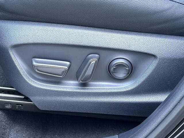 Toyota C-HR 2.0 Plug-in Hybrid 220 Black Edition **BLACK EDITION/ NIEUWE AUTO/ DIRECT LEVERBAAR**