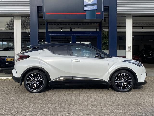 Toyota C-HR 1.8 Hybrid Bi-Tone / Automaat / Adaptieve Cruise-Control / Stoelverwarming / JBL-Audio / Dodehoek-Detectie / Afneembare-Trekhaak / Keyless / Climate-Control / Radio-Bluetooth / Navi / Camera / PDC V+A / 18'' LMV / All-Season / ENZ.