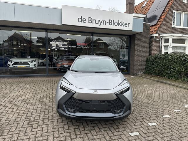Toyota C-HR 2.0 Plug-in Hybrid 220 Dynamic Toyota navigatie / incl. winterbandenset / Apple Carplay / Android Auto / parkeersensoren voor en achter / adaptive cruise control / stoel- en stuurwielverwarming / parkeercamera / Toyota 10 jaar garantie programma / Toyota