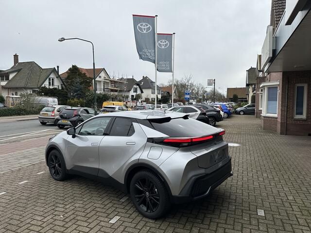 Toyota C-HR 2.0 Plug-in Hybrid 220 Dynamic Toyota navigatie / incl. winterbandenset / Apple Carplay / Android Auto / parkeersensoren voor en achter / adaptive cruise control / stoel- en stuurwielverwarming / parkeercamera / Toyota 10 jaar garantie programma / Toyota