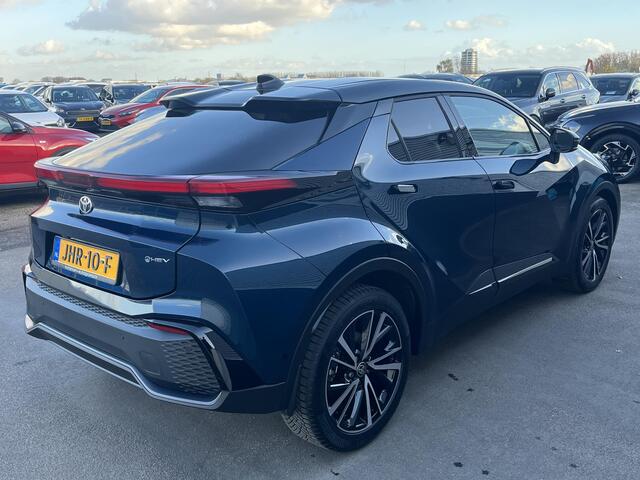 Toyota C-HR 1.8 Hybrid 140 Executive Auto vol luxe met zeer lage KM stand! Dodehoekdetectie, camera, cruise control, stoelverwarming, NL-auto, automaat!