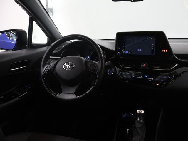 Toyota C-HR 1.8 Hybrid Style | Trekhaak | Dodehoekdetectie | Achteruitrijcamera | Apple Carplay/Android Auto | Cruise Control Adaptief | DAB |
