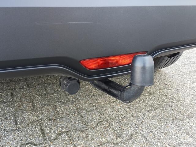 Toyota C-HR 1.8 Hybrid Executive | Trekhaak | Sensoren v/a | Android Auto