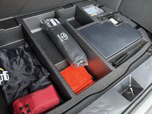 Toyota C-HR 2.0 Hybrid Business Plus KEYLESS/CAMERA/DODEHOEK/AFN.TREKHAAK/WINTERPACK