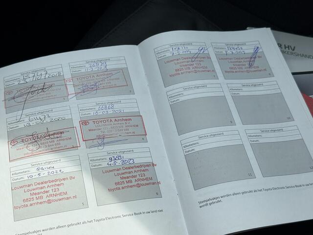 Toyota C-HR 1.8 Hybrid Executive / Dealer Onderhouden / Fabrieksgarantie t/m 05-2028 / Afneembare Trekhaak / All Seasonbanden / Navigatie / Camera / JBL Audio / Stoelverwarming / Adaptive Cruise Control / Climate Control /