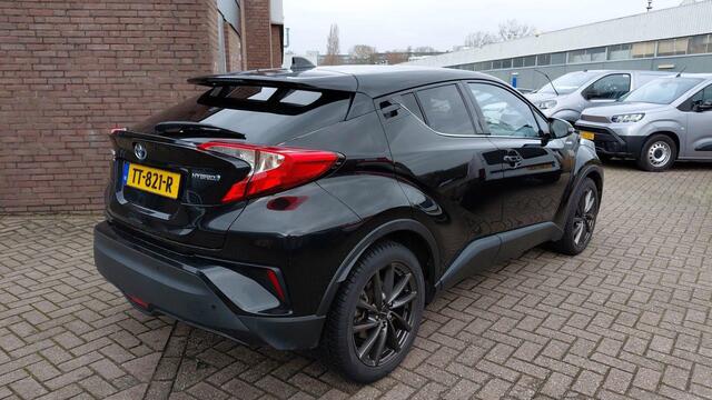 Toyota C-HR 1.8 Hybrid Dynamic Dealer onderhouden, Parkeersensoren, Navigatie, Camera
