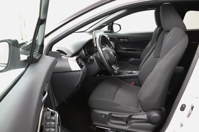 Toyota C-HR 1.8 Hybrid Style Ultimate | Afneembare Trekhaak | Stoel en Stuurverwarming | JBL | Navigatie | Parkeersensoren Rondom |