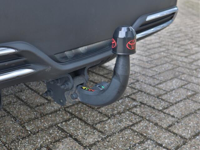 Toyota C-HR 2.0 Hybrid Business Plus Bi-Tone | Navigatie | Camera | Stoelverwarming | Afneembare Trekhaak | Cruise Control |