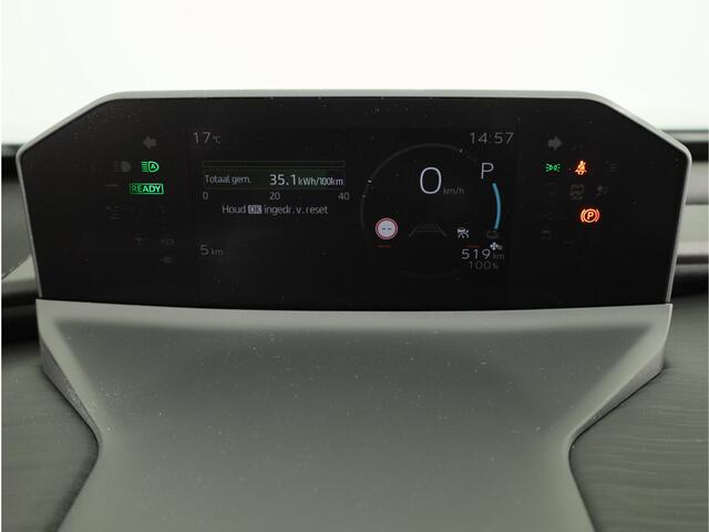 Toyota C-HR First Edition 77 kWh *NIEUW* | Uit voorraad leverbaar! | Metaallak |