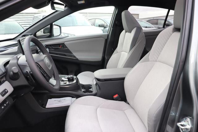 Toyota C-HR Executive AWD 77 kWh, Inruilpremie ¤2.000,-, 22kW AC, Licht Grijs interior, BSM, JBL, Bi-Tone, PANO, 360 graden camera!