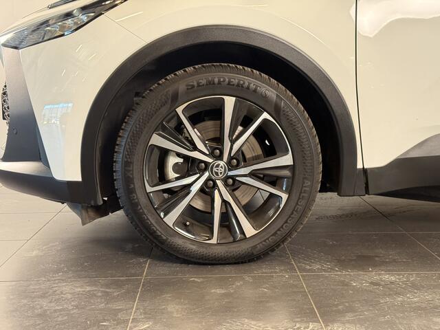 Toyota C-HR 2.0 Plug-in Hybrid 220 First Edition | 12,3" scherm | Stuurverwarming | All season banden |