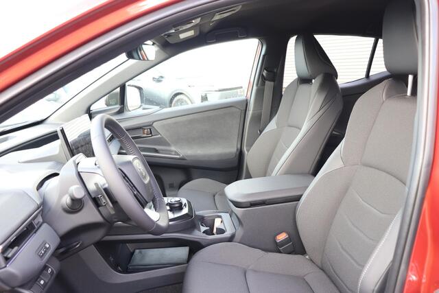 Toyota C-HR First Edition 77 kWh Demovoordeel!, 607 (WLTP), Elec. Achterklep, Sensoren, Camera!