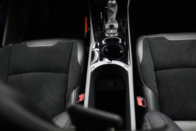 Toyota C-HR 1.8 Hybrid Executive Ultimate | Afneembare Trekhaak | All Season Banden | JBL | Navigatie | Keyless Entry|