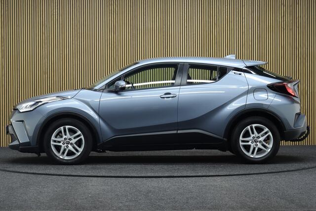 Toyota C-HR 1.8 Hybrid Active | Adaptive-cruise | Afneembare Trekhaak | Camera | Clima | Maps Navigatie | Apple Carplay & Android Auto | LM Velgen | All-season Banden