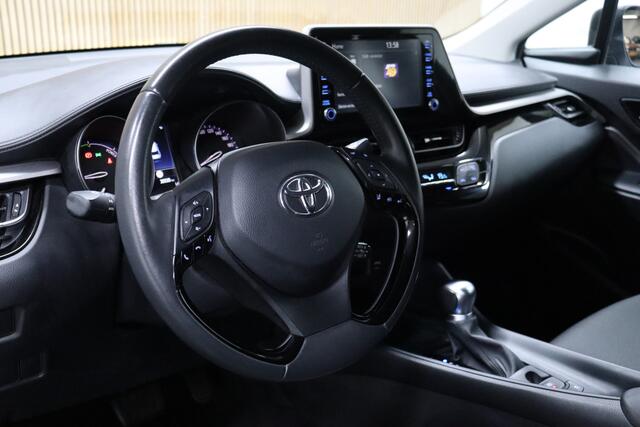 Toyota C-HR 1.8 Hybrid Active | Adaptive-cruise | Afneembare Trekhaak | Camera | Clima | Maps Navigatie | Apple Carplay & Android Auto | LM Velgen | All-season Banden
