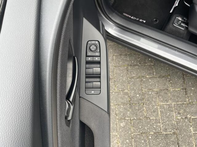 Toyota C-HR 1.8 Hybrid 140 First Edition | Groot Navigatie | All Season banden |