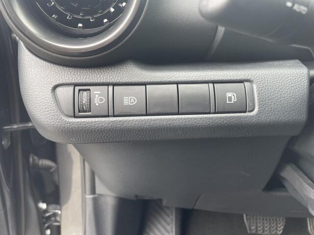 Toyota C-HR 1.8 Hybrid 140 First Edition | Groot Navigatie | All Season banden |