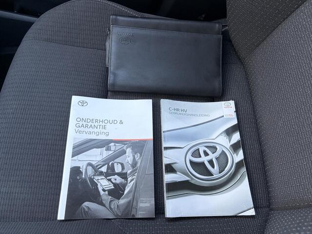 Toyota C-HR 1.8 Hybrid Style / Trekhaak ( 725 kg ) / Dealer onderhouden / Airco (automatisch) / Cruise control adaptief /