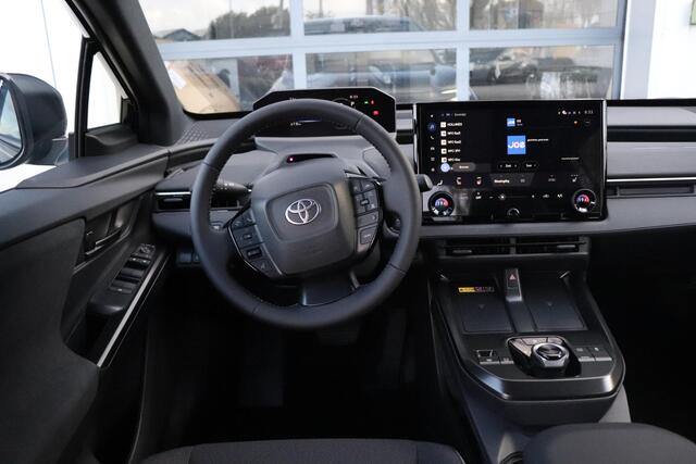 Toyota C-HR First Edition 77 kWh, Demovoordeel!, 607 (WLTP), Elec. Achterklep, Sensoren, Camera!