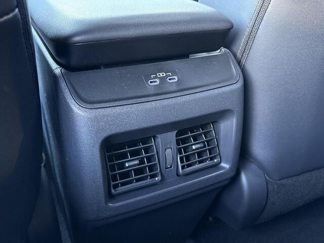 Toyota C-HR First Edition 77 kWh **STUURVERWARMING/ DODEHOEK DETECTIE/ ELEKTRONISCHE ACHTERKLEP**