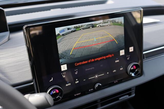 Toyota C-HR First Edition 77 kWh, Apple Carplay / Android Auto ,Adaptieve cruise control.