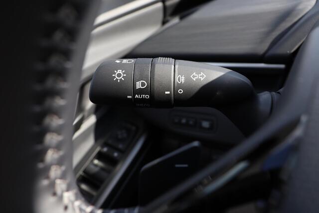 Toyota C-HR First Edition 77 kWh, Apple Carplay / Android Auto ,Adaptieve cruise control.