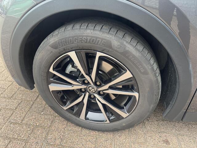 Toyota C-HR 2.0 Plug-in Hybrid 220 Dynamic | Stuur-/ & Stoelverwarming | Dodehoek detectie | Elektrische kofferbak | Parkeersensoren