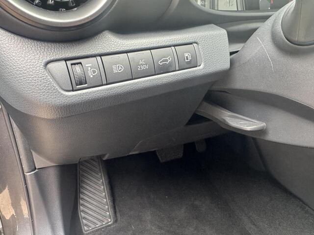 Toyota C-HR 2.0 Plug-in Hybrid 220 Dynamic | Stuur-/ & Stoelverwarming | Dodehoek detectie | Elektrische kofferbak | Parkeersensoren