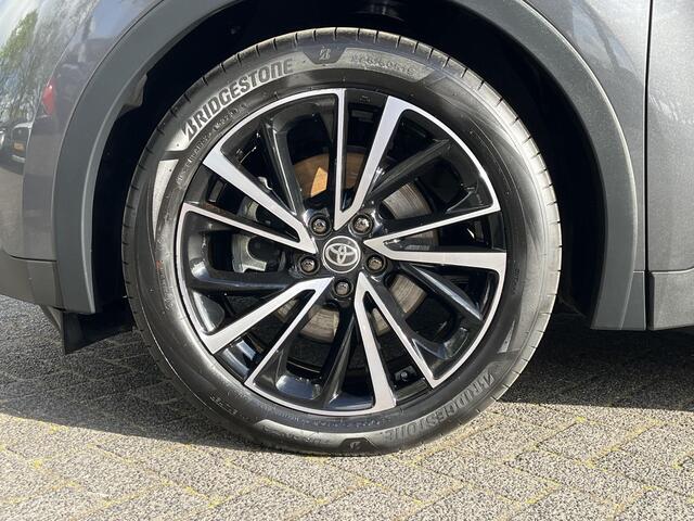 Toyota C-HR 2.0 Plug-in Hybrid 220 Executive | Two -tone lak | Carplay | Sfeerverlichting | 19 inch LM-velgen | Stoel- + stuurverwarming |