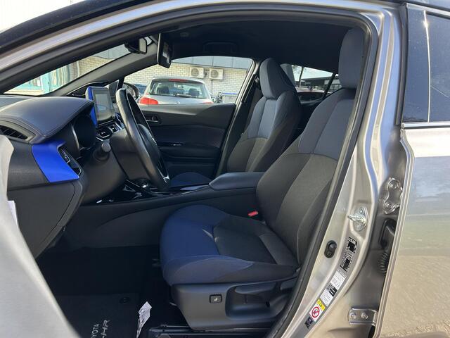 Toyota C-HR 1.8 Hybrid Bi-Tone Plus / JBL Audio / Trekhaak / Adaptief Cruise Control / Achteruitrijcamera / Climate Control / Navigatie / Parkeersensoren / 18'' LM Velgen /