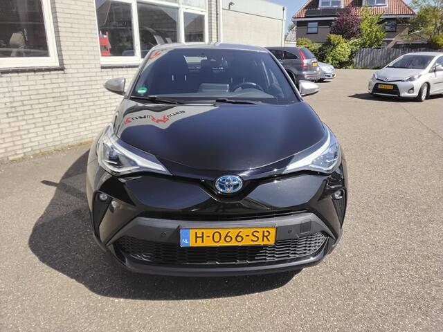 Toyota C-HR 2.0 Hybrid First Edition two tone
