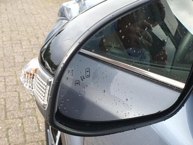 Toyota C-HR 2.0 Hybrid Bi-Tone **DODEHOEK DETECTIE/ STOELVERWARMING/ LEDER BEKLEDING**