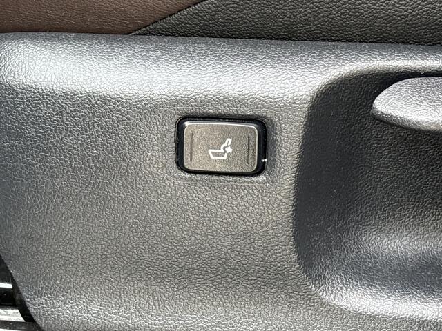 Toyota C-HR 1.8 Hybrid Executive **TREKHAAK/ NAVIGATIE/ DODEHOEK DETECTIE**