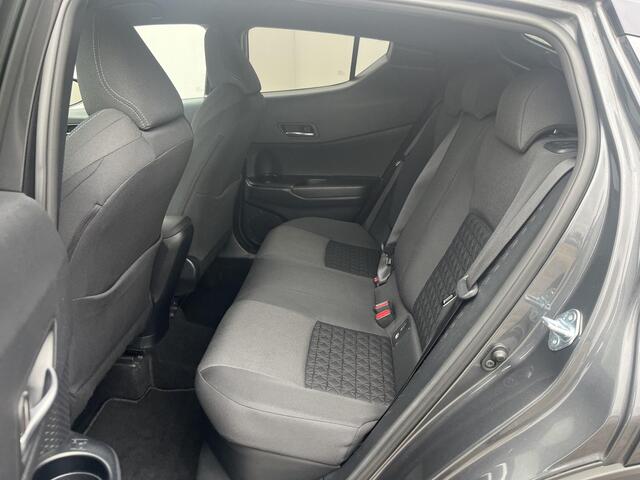Toyota C-HR 2.0 Hybrid Dynamic / Adaptieve Cruise Control / Airco / Navigatie Dmv Apple Carplay & Android Auto / Stoel,-Stuur Verwarming / Dodehoek detectie / Dab / Parkeersensoren Voor & Achter / Achteruitrij Camera /