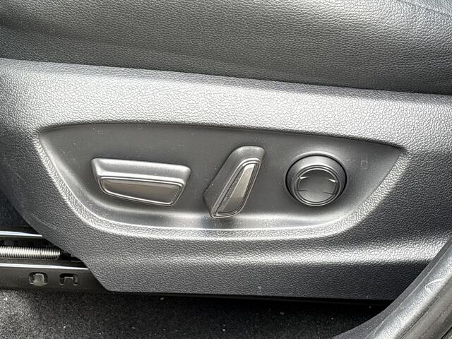 Toyota C-HR 2.0 Plug-in Hybrid 220 Executive **GEHEUGEN STOEL/ JBL/ STUURVERWARMING**