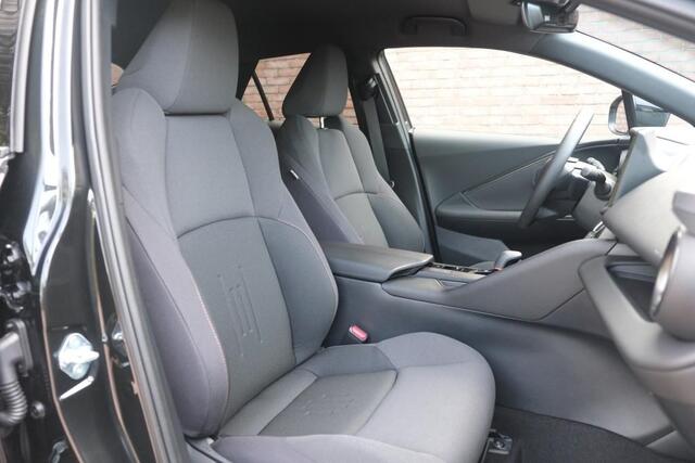 Toyota C-HR 2.0 Plug-in Hybrid 220pk Dynamic | Navi | App Connect | Climate | Adaptive Cruise | Camera | Keyless | Dodehoek | Winter Pakket
