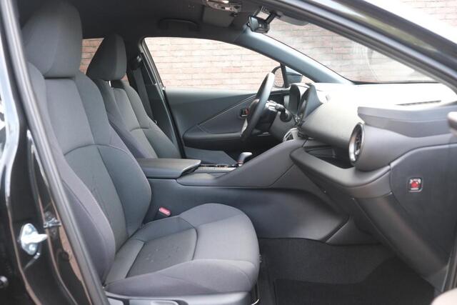 Toyota C-HR 2.0 Plug-in Hybrid 220pk Dynamic | Navi | App Connect | Climate | Adaptive Cruise | Camera | Keyless | Dodehoek | Winter Pakket