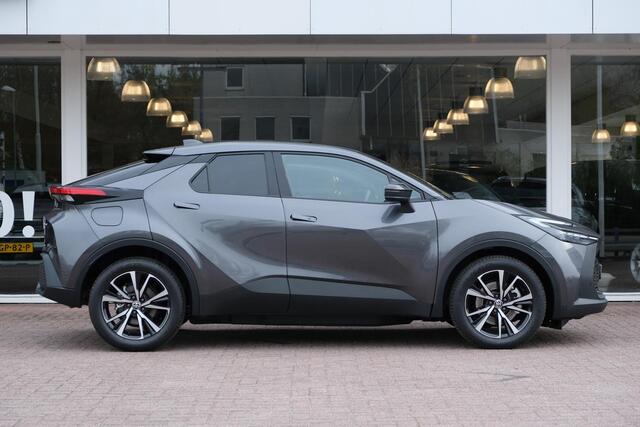 Toyota C-HR 2.0 Plug-in Hybrid 220pk Dynamic | Navi | App Connect | Climate | Adaptive Cruise | Camera | Keyless | Dodehoek | Winter Pakket