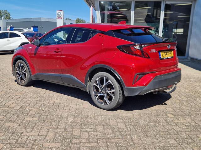 Toyota C-HR 1.8 Hybrid Dynamic Trekhaak Stoel en stuur verwarming slechts 50000 km!
