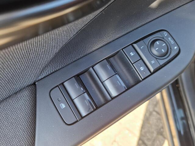 Toyota C-HR 1.8 Hybrid 140 First Edition