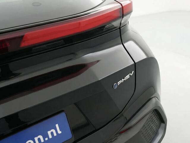 Toyota C-HR 2.0 Plug-in Hybrid 220 Dynamic | Dodehoekdetectie | Stuurwiel En Voorstoelen Verwarmd | Oplaad mogelijkheid |