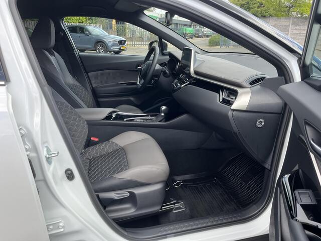 Toyota C-HR 2.0 Hybrid Executive | Navigatie | Apple CarPlay/Android auto | Achteruitrijcamera | Parkeersensoren